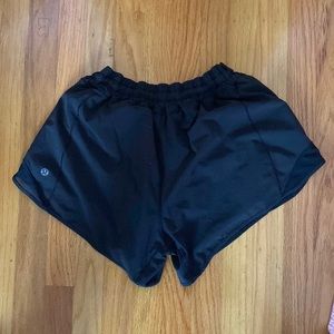 Lululemon Hotty Hot Shorts 2.5” Size 6